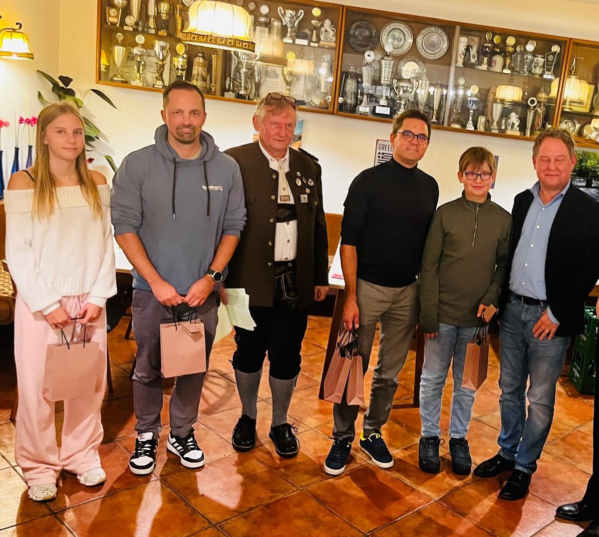 v.l.n.r. Franka Ulrich, Stefan Ulrich, ohne Namen, Andreas Matzner, Tobias Haas, 1. Bürgermeister Schneider Mannschaft